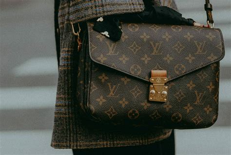 hoe herken je een neppe louis vuitton sjaal|Neppe Louis Vuitton herkennen als een .